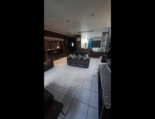 4 BEDROOM PROPERTY TO RENT IN PETERSFIELD