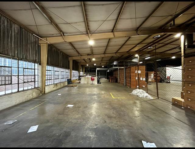 1,200M² WAREHOUSE TO LET IN WYNBERG