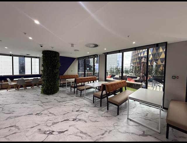 1,770M² OFFICE TO LET IN SANDOWN