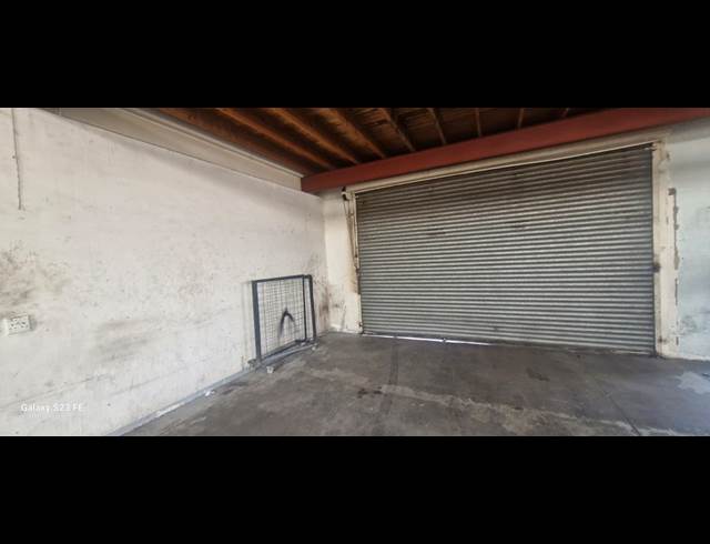 280M² WAREHOUSE TO LET IN TROYEVILLE