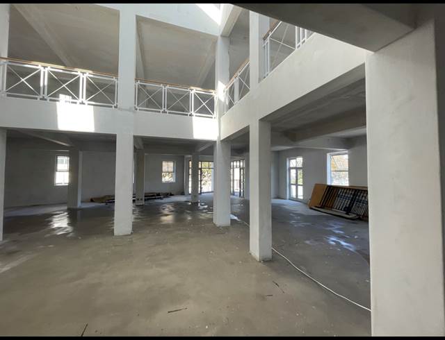 1,050M² OFFICE TO LET IN GARDENS
