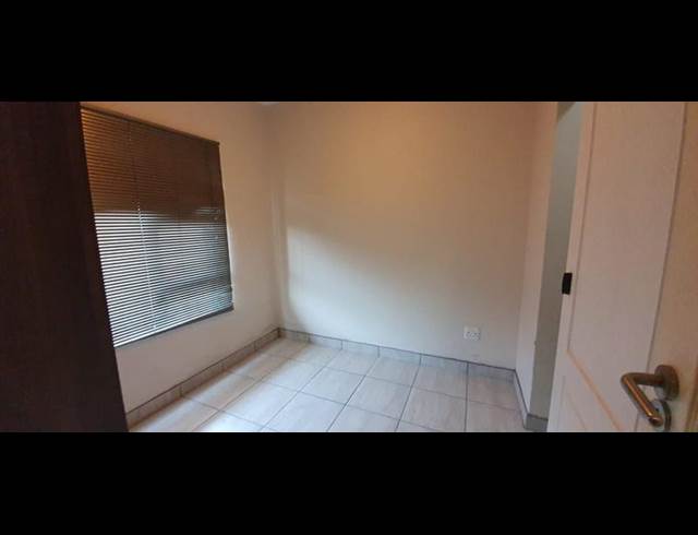 1 BEDROOM PROPERTY TO RENT IN DIE BULT