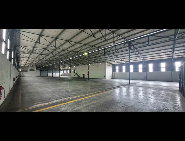 3,660M² WAREHOUSE TO LET IN WHITE RIVER CENTRAL