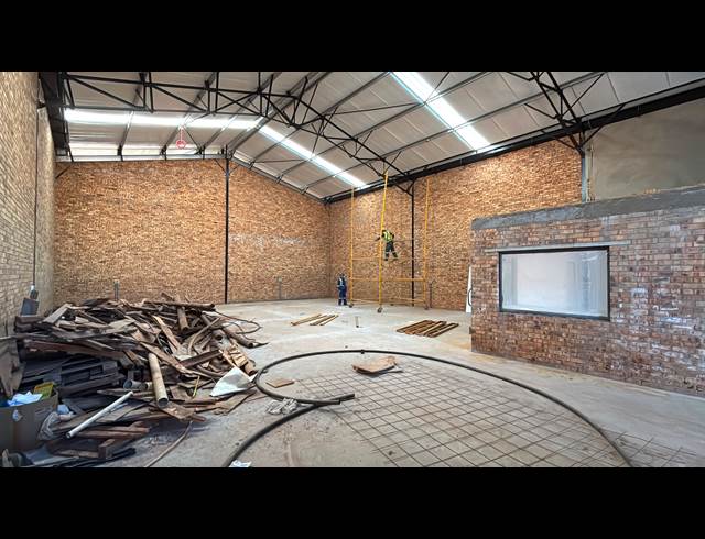 395M² WAREHOUSE TO LET IN BARTLETT