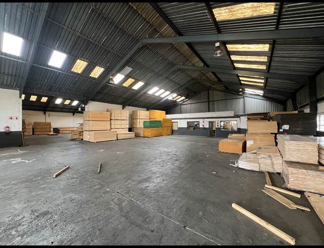 1,750M² WAREHOUSE TO LET IN BLACKHEATH INDUSTRIAL