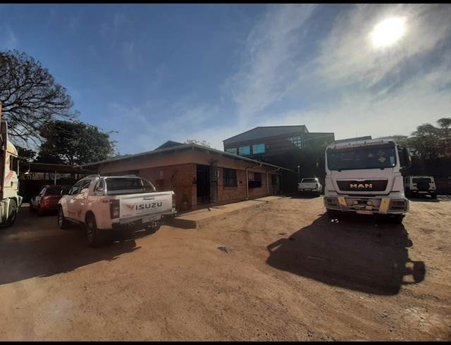 1,660M² INDUSTRIAL YARD TO LET IN WESTMEAD