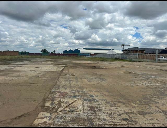 12,000M² INDUSTRIAL YARD TO LET IN COMET