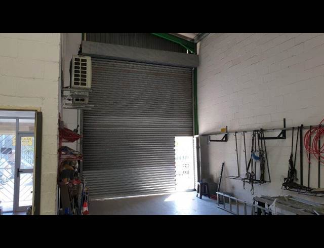 375M² WAREHOUSE TO LET IN RACING PARK