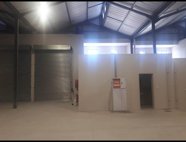 302M² WAREHOUSE TO LET IN FISANTEKRAAL INDUSTRIAL