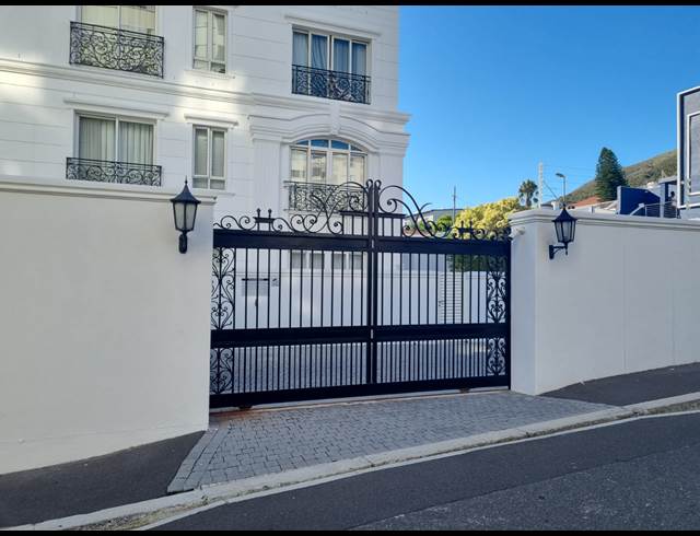 2 BEDROOM APARTMENT TO LET IN SEA POINT