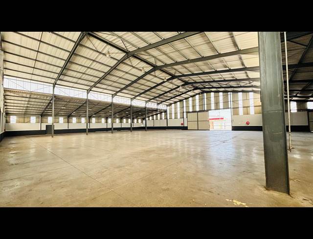 2,100M² WAREHOUSE TO LET IN DUNCANVILLE