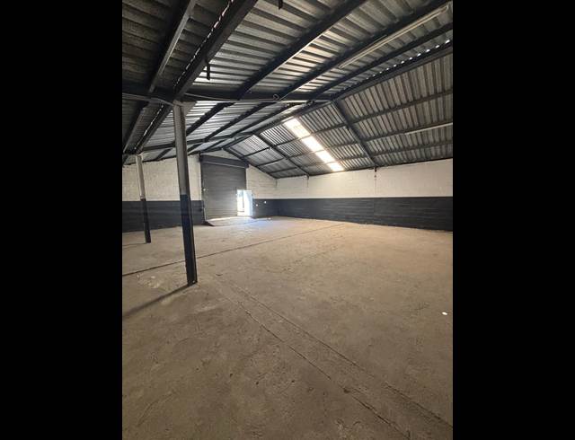 185M² WAREHOUSE TO LET IN PEERLESS PARK