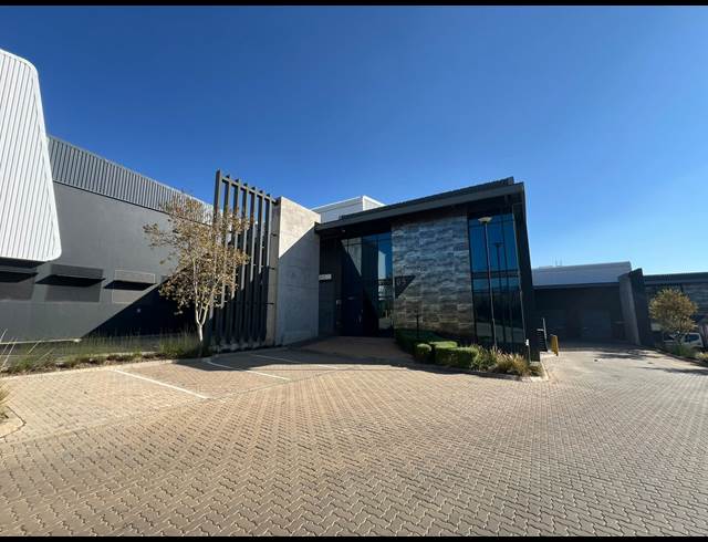 2,596M² WAREHOUSE TO LET IN LOUWLARDIA