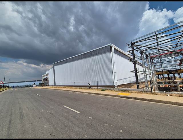 3,107M² WAREHOUSE TO LET IN AIRPORT PARK