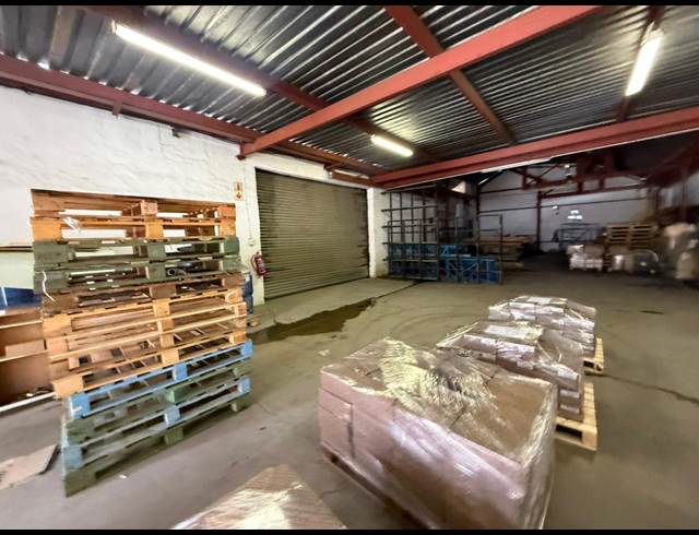 1,159M² WAREHOUSE TO LET IN INDUSTRIA