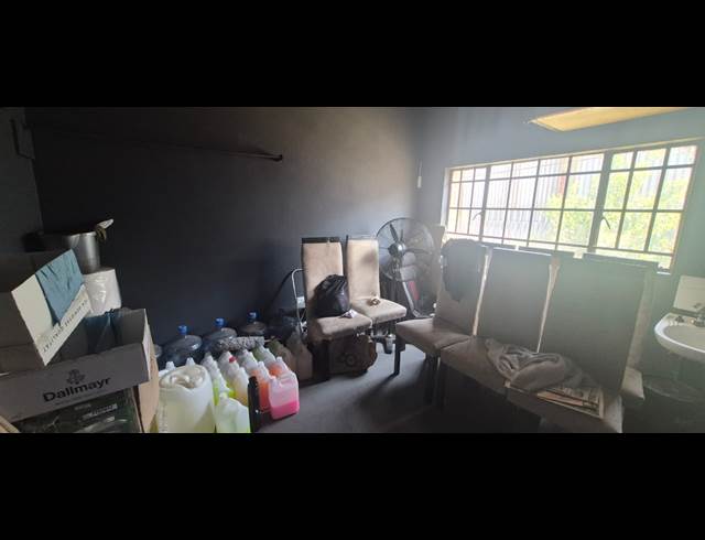 566M² WAREHOUSE TO LET IN ANDERBOLT