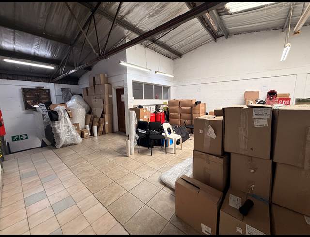 298M² WAREHOUSE TO LET IN SPRINGFIELD PARK