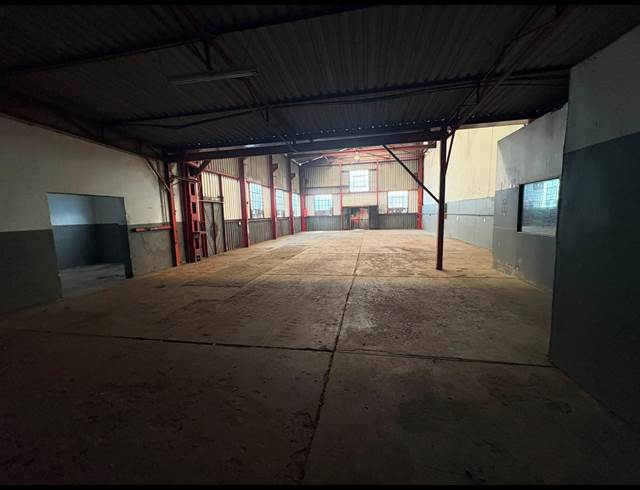 325M² WAREHOUSE TO LET IN KNIGHTS
