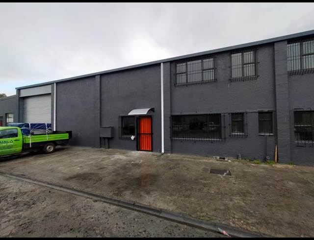450M² WAREHOUSE TO LET IN TRIANGLE FARM