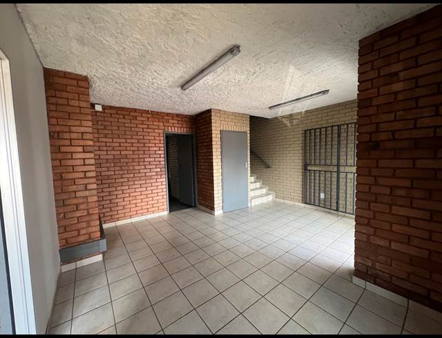 267M² WAREHOUSE TO LET IN HENNOPSPARK INDUSTRIAL