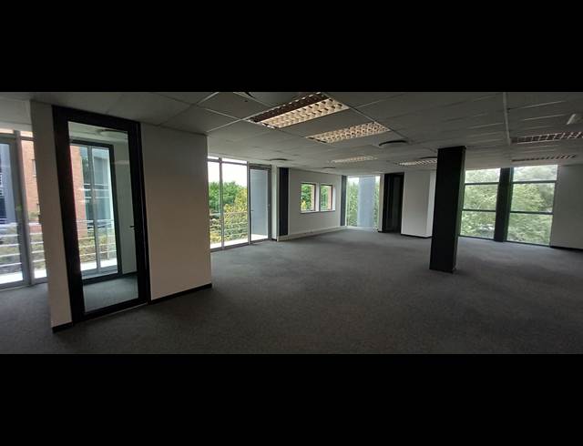 669M² OFFICE TO LET IN BRYANSTON
