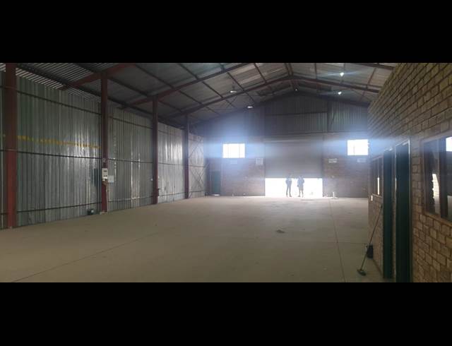 490M² WAREHOUSE TO LET IN BRENTWOOD PARK
