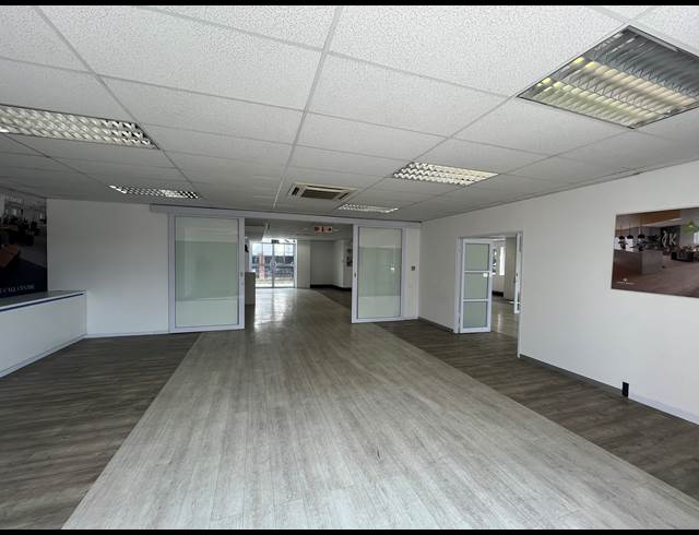 1,224M² OFFICE TO LET IN BRYANSTON