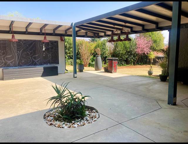 220M² OFFICE TO LET IN EMMARENTIA
