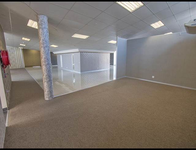 640M² SHOWROOM TO LET IN KRAMERVILLE