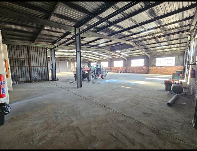 1,000M² WAREHOUSE TO LET IN BOKSBURG EAST