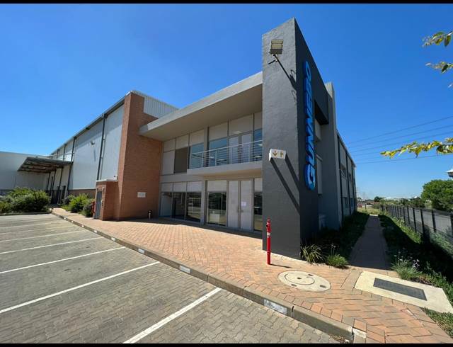 3,816M² WAREHOUSE TO LET IN GOSFORTH PARK