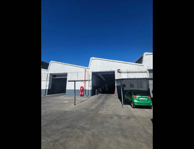 316M² WAREHOUSE TO LET IN EVERITE INDUSTRIA