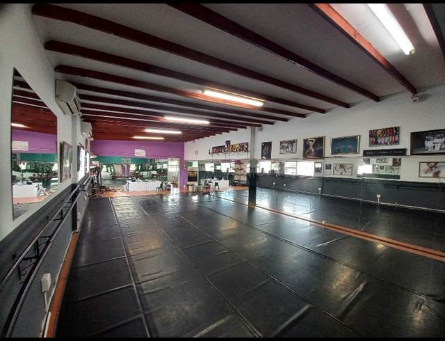 136M² BUSINESS RENTED IN ABBOTSFORD
