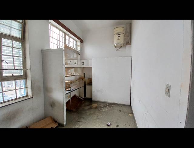 2,585M² BUILDING TO LET IN SALT RIVER