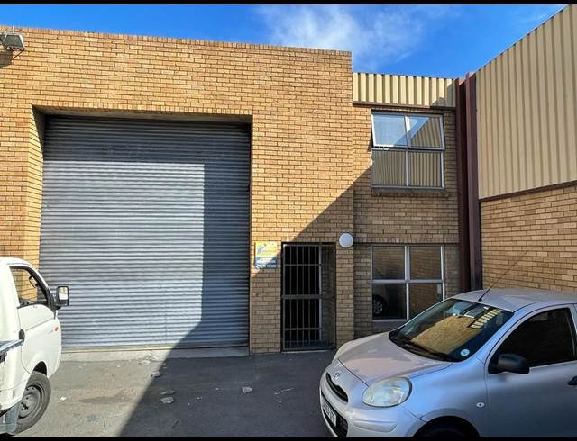 334M² WAREHOUSE RENTED IN STIKLAND INDUSTRIAL