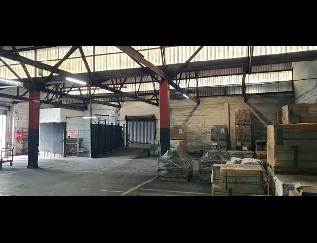 2,105M² INDUSTRIAL YARD TO LET IN PAARDEN EILAND
