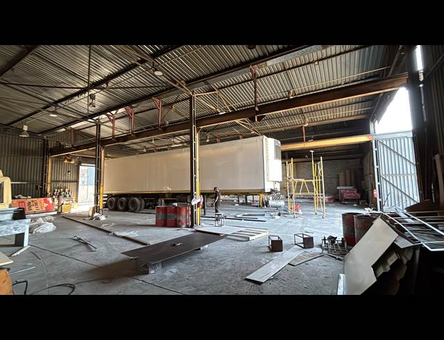 600M² WAREHOUSE TO LET IN JET PARK