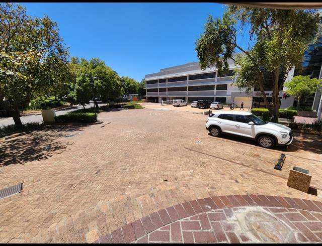 1,960M² OFFICE TO LET IN MOWBRAY