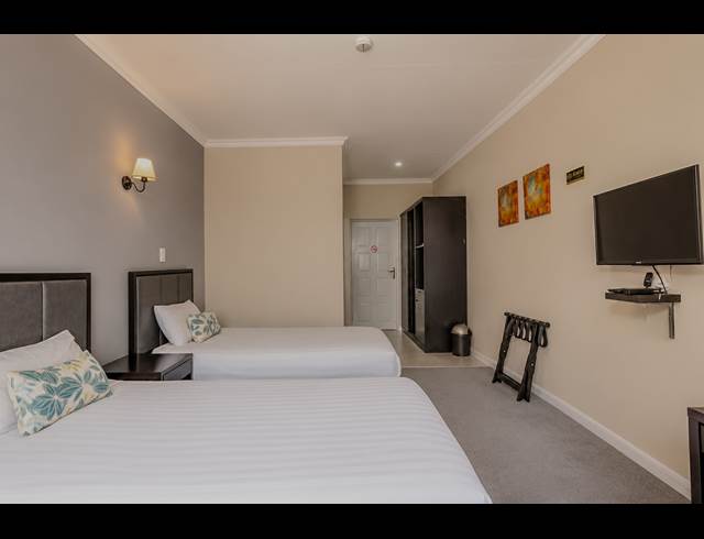 16 BEDROOM GUEST HOUSE TO LET IN BROADACRES