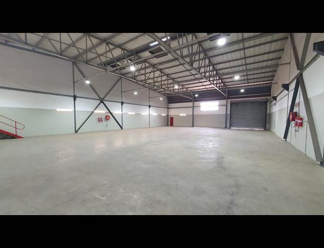 734M² WAREHOUSE TO LET IN JET PARK