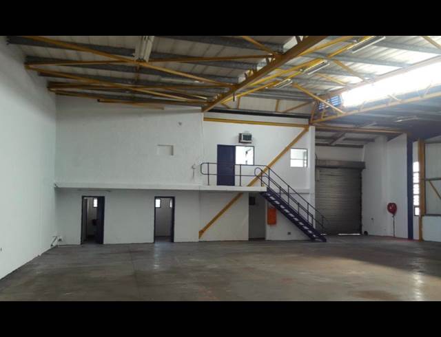 746M² WAREHOUSE TO LET IN RED HILL