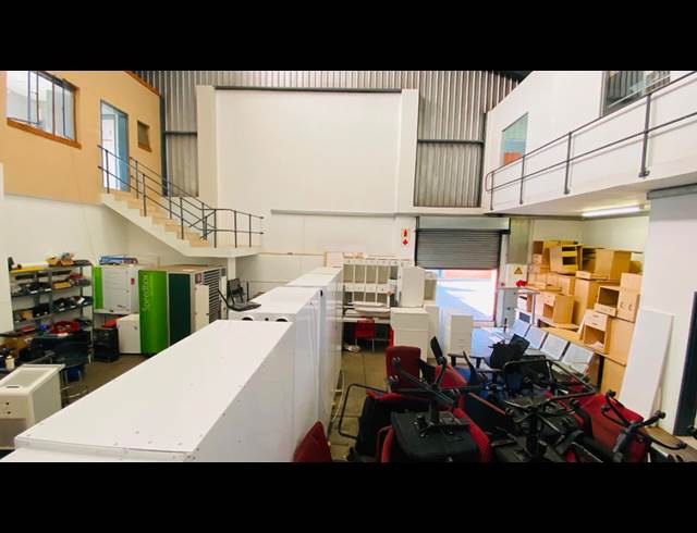 504M² WAREHOUSE TO LET IN HENNOPSPARK INDUSTRIAL
