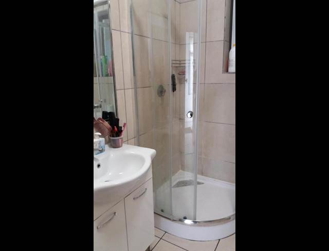 2 BEDROOM PROPERTY TO RENT IN RONDEBOSCH