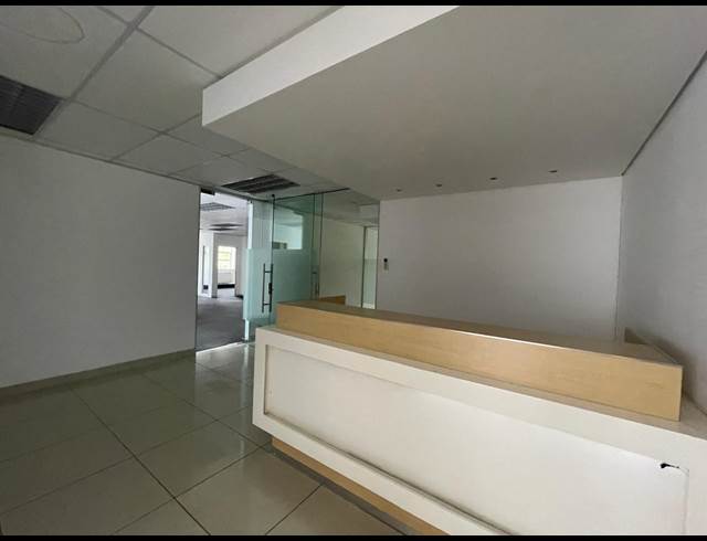 213M² OFFICE TO LET IN BRYANSTON