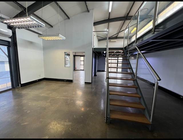450M² WAREHOUSE TO LET IN NORTH RIDING