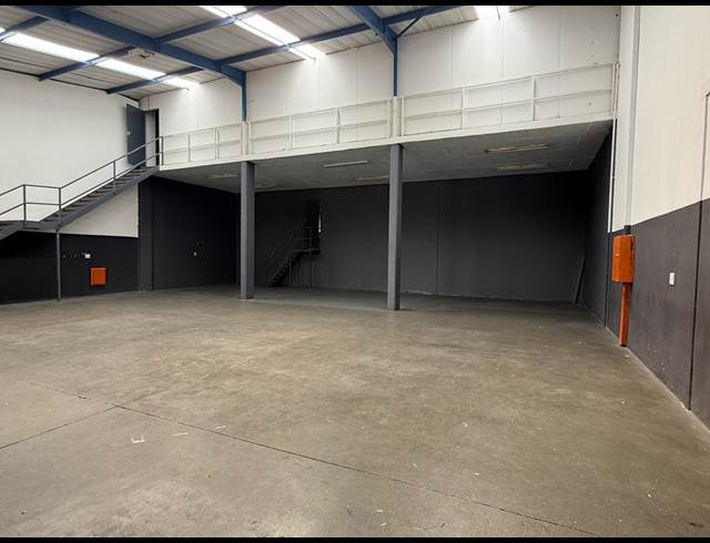 500M² WAREHOUSE TO LET IN HALFWAY HOUSE