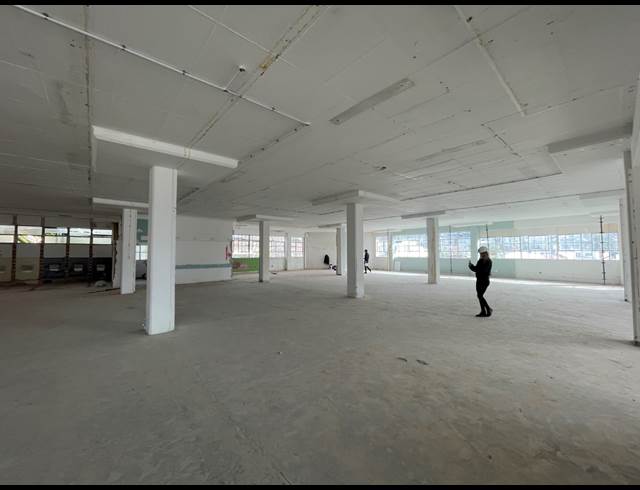 1,600M² OFFICE TO LET IN GARDENS
