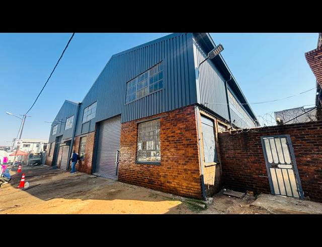 350M² WAREHOUSE TO LET IN ROODEPOORT