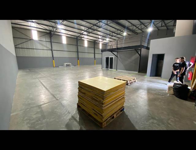 622M² WAREHOUSE TO LET IN KNOPJESLAAGTE
