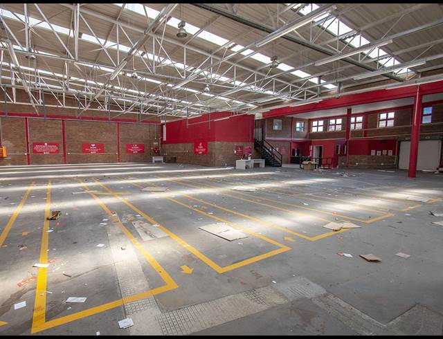 1,161M² WAREHOUSE TO LET IN FONTAINEBLEAU